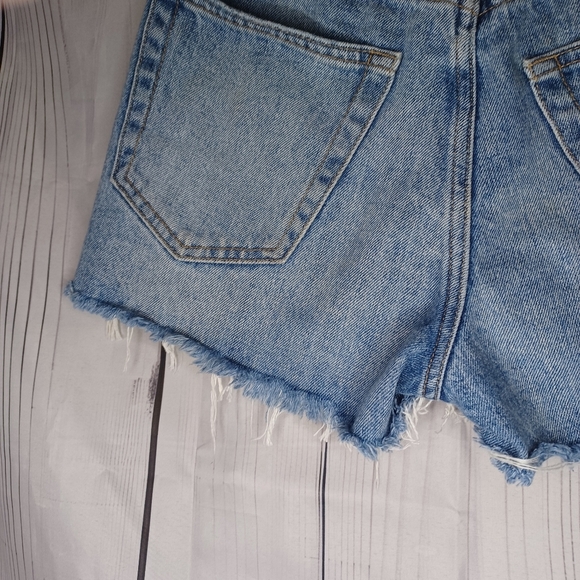 Lucky Brand Medium Wash Exposed Button Fly Lucky Brand Cutoff Shorts 2/26 - Picture 10 of 12